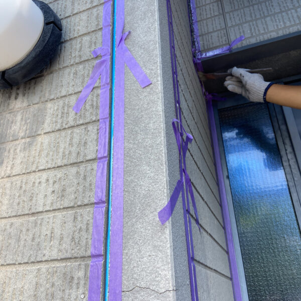 泉佐野市　外壁塗装　コーキング作業