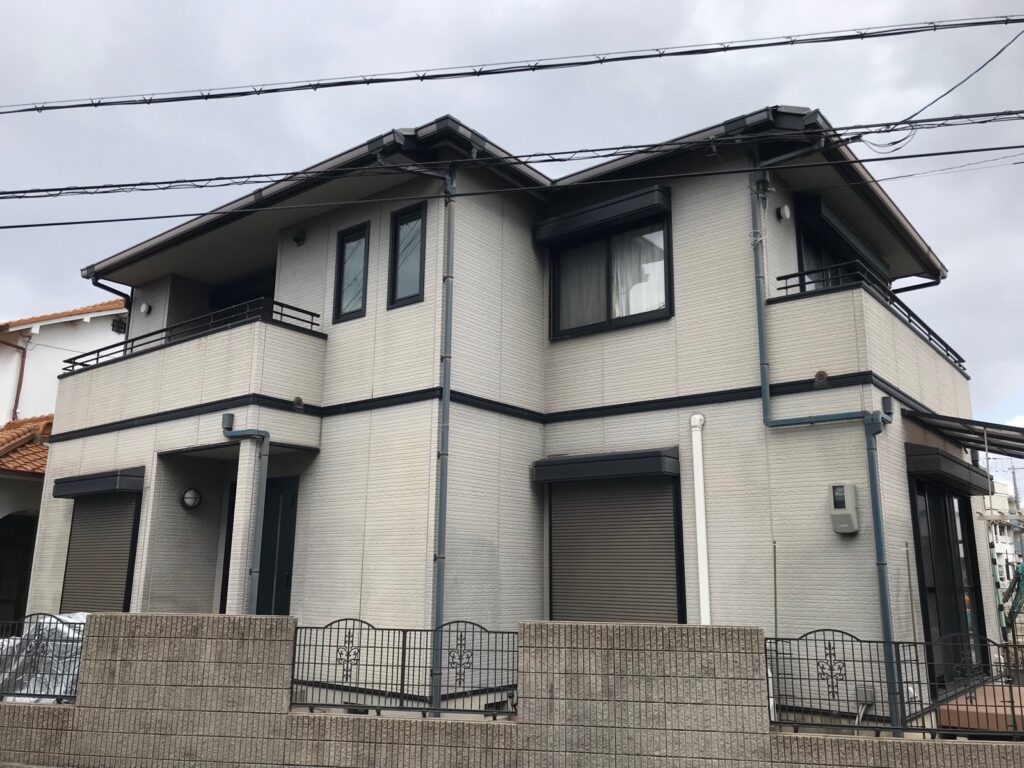 兵庫県の戸建て住宅｜外壁・屋根塗装で美観と耐久性を一新の施工前写真