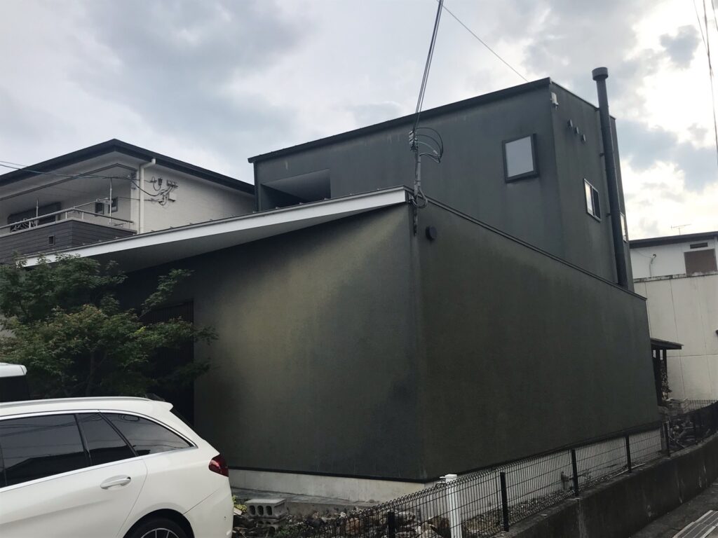 【施工事例】泉佐野市Ｍ様邸｜外壁はRSゴールドシリコン、付帯部はプラチナ無機で安心施工の施工事例写真03