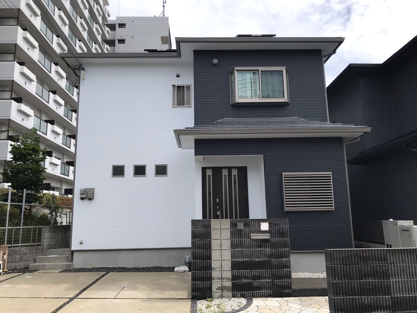 【岸和田市 外壁塗装】関西リペイントがツートンカラーでおしゃれに仕上げました