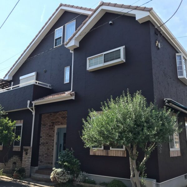 【施工事例】岸和田市T様邸｜外壁塗装とドアカバー工法でお住まいを一新