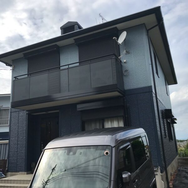 泉南市A様邸｜ツートンカラーでモダンに一新！RSシルバーグロスSi使用の外壁・屋根塗装