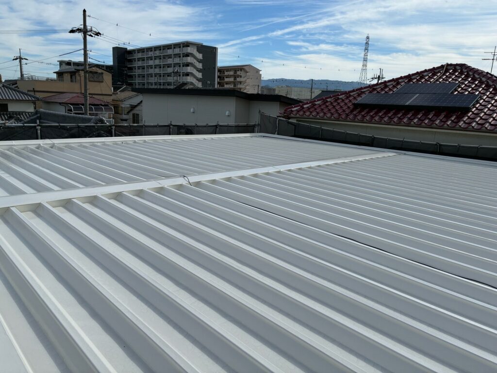 泉佐野市E様邸｜トゥルーマットを使用した外壁塗装・無機塗料による屋根塗装工事｜関西リペイントの施工事例写真03