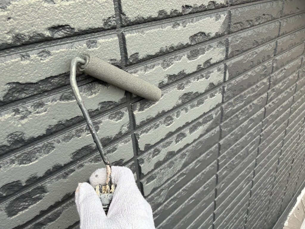 【施工事例】泉南市S様邸 外壁塗装工事｜N40・N30のダブルトーンで上品かつ重厚感のある仕上がりにの施工事例写真03