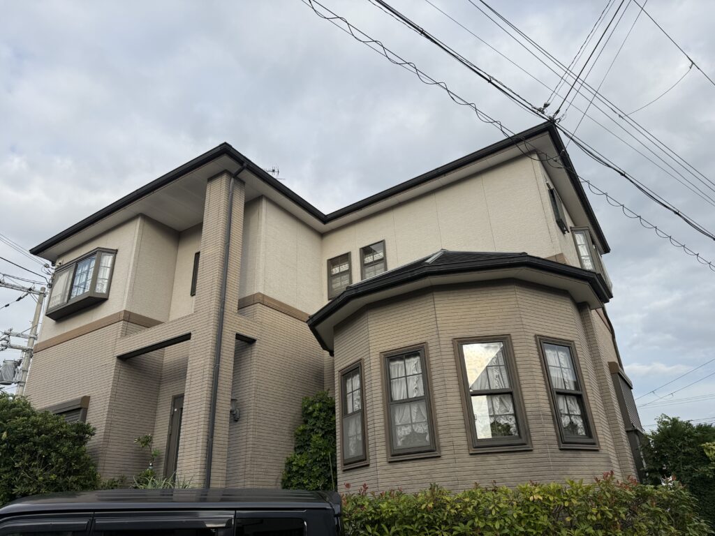 【施工事例】Ｉ様邸外壁塗装・屋根塗装工事  ツートン配色で上品さと重厚感を兼ね備えた住まいへの施工前写真