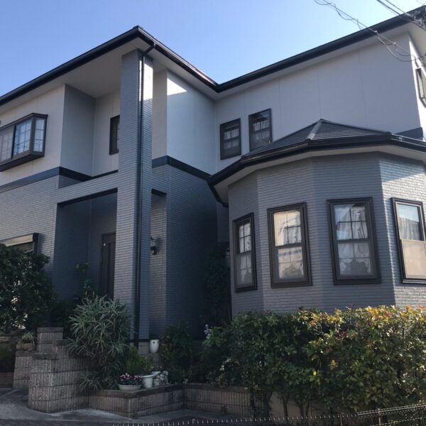 【施工事例】Ｉ様邸外壁塗装・屋根塗装工事  ツートン配色で上品さと重厚感を兼ね備えた住まいへ