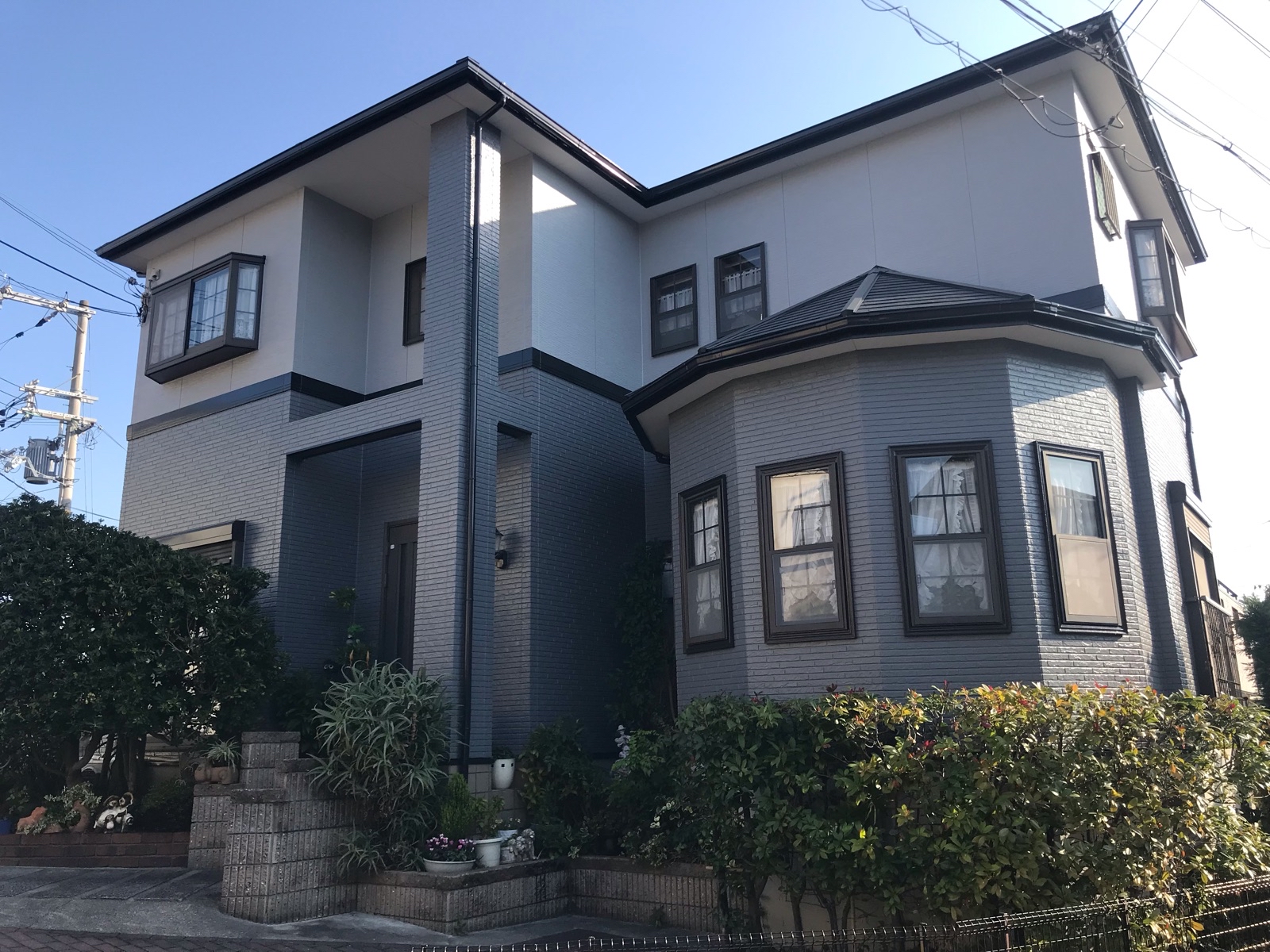 【施工事例】Ｉ様邸外壁塗装・屋根塗装工事  ツートン配色で上品さと重厚感を兼ね備えた住まいへ