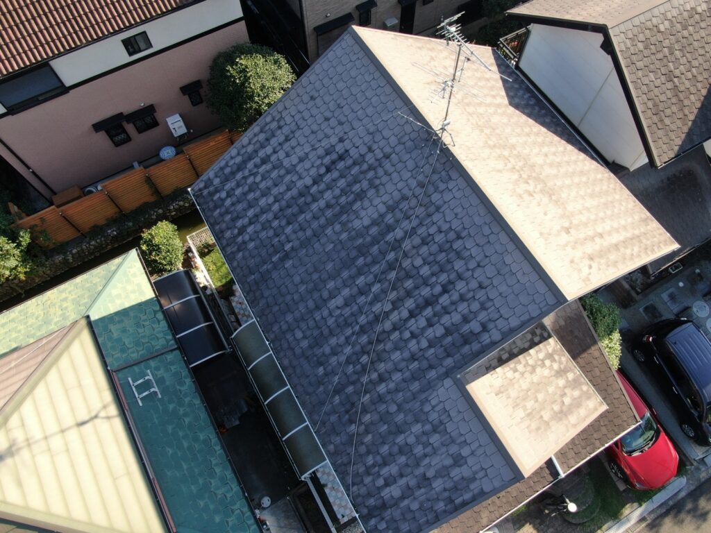 【泉南市O様邸】外壁塗装×屋根カバー工法｜プライムプログロス（レモン）｜レジェルーフダークブラウン｜関西リペイント施工事例の施工事例写真03