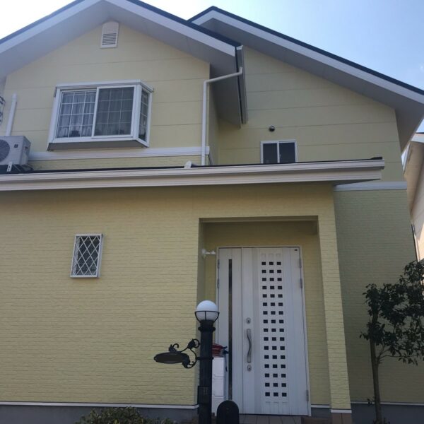 【泉南市O様邸】外壁塗装×屋根カバー工法｜プライムプログロス（レモン）｜レジェルーフダークブラウン｜関西リペイント施工事例