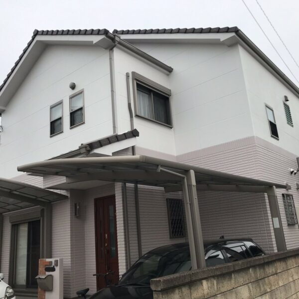 【泉大津市】パワーボード外壁を上品なツートンカラーで塗装｜プライムプログロス仕上げ｜U様邸施工事例