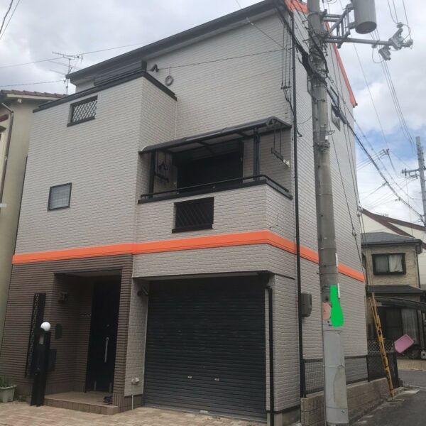 岸和田市S様邸｜外壁塗装工事｜PX-734に帯アクセント12-50Vで上品な仕上がりに