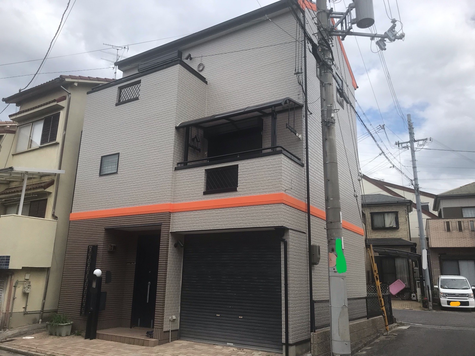 岸和田市S様邸｜外壁塗装工事｜PX-734に帯アクセント12-50Vで上品な仕上がりに