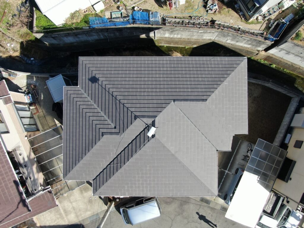【泉南市A様邸】外壁塗装・屋根塗装工事｜22-75B（7分艶）× SR-132（3分艶）の上品なツートン仕上げの施工事例写真03