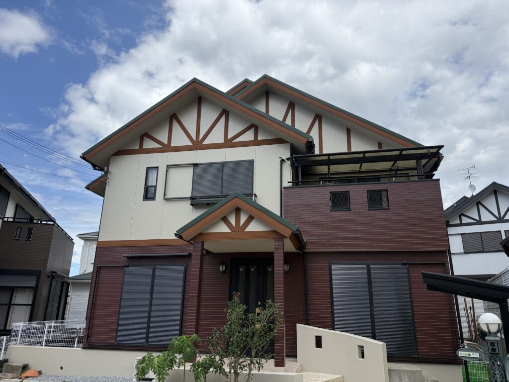 泉南市M様邸｜外壁ダブルトーン塗装・パミール屋根をレジェルーフでカバー工法の施工事例写真03
